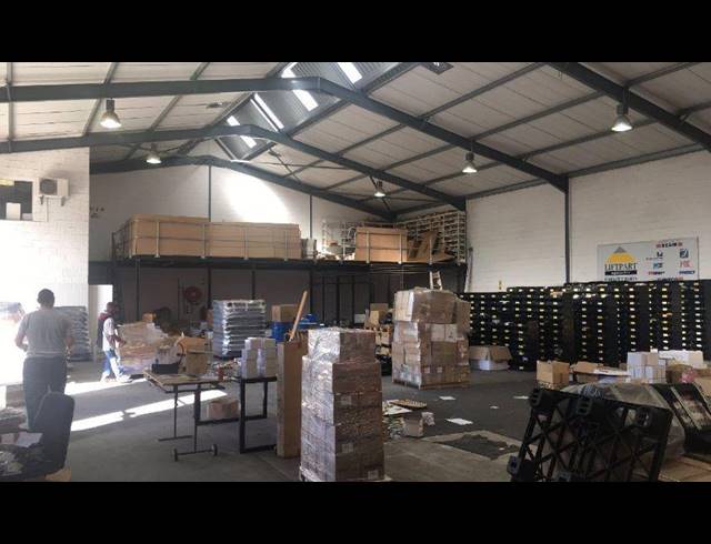 810M² WAREHOUSE TO LET IN EPPING INDUSTRIAL